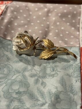 Vintage Capri Gold and White Rose Brooch Pin